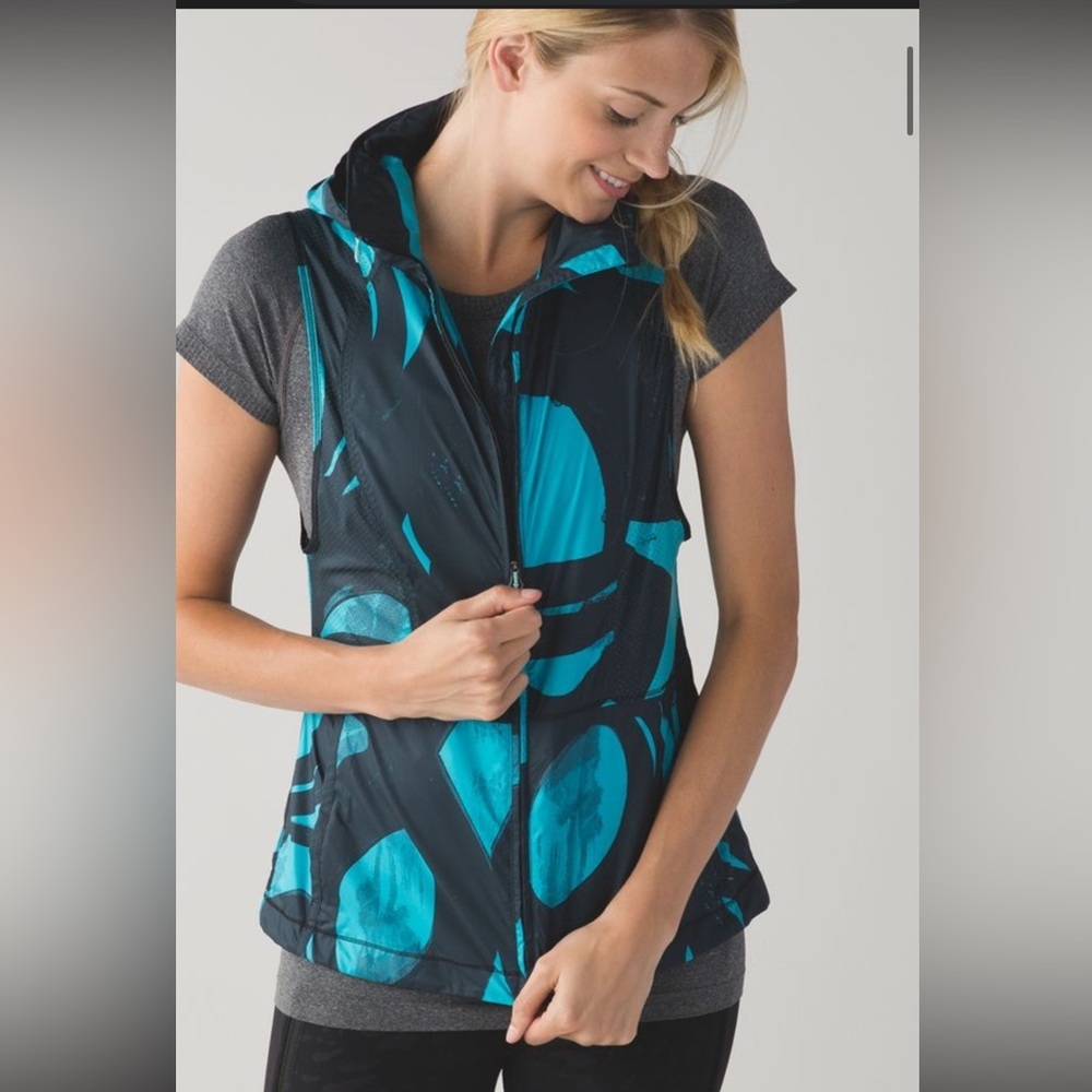 Lululemon Pack-It Vest
Back Spin Stroke Peacock Blue Black  Size 10 W4H46S